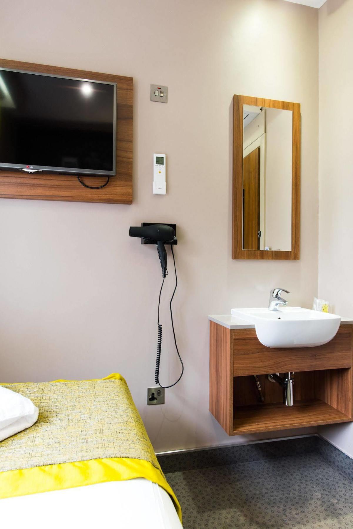 London Court Hotel Bagian luar foto