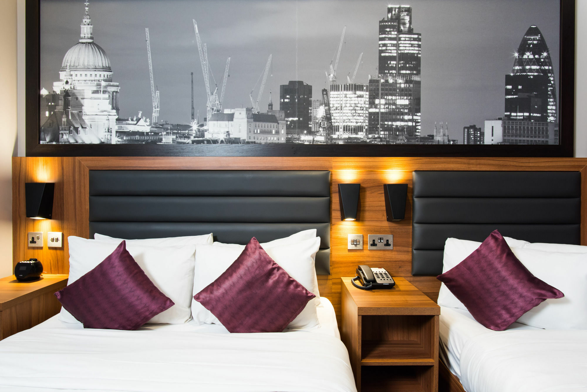 London Court Hotel Bagian luar foto
