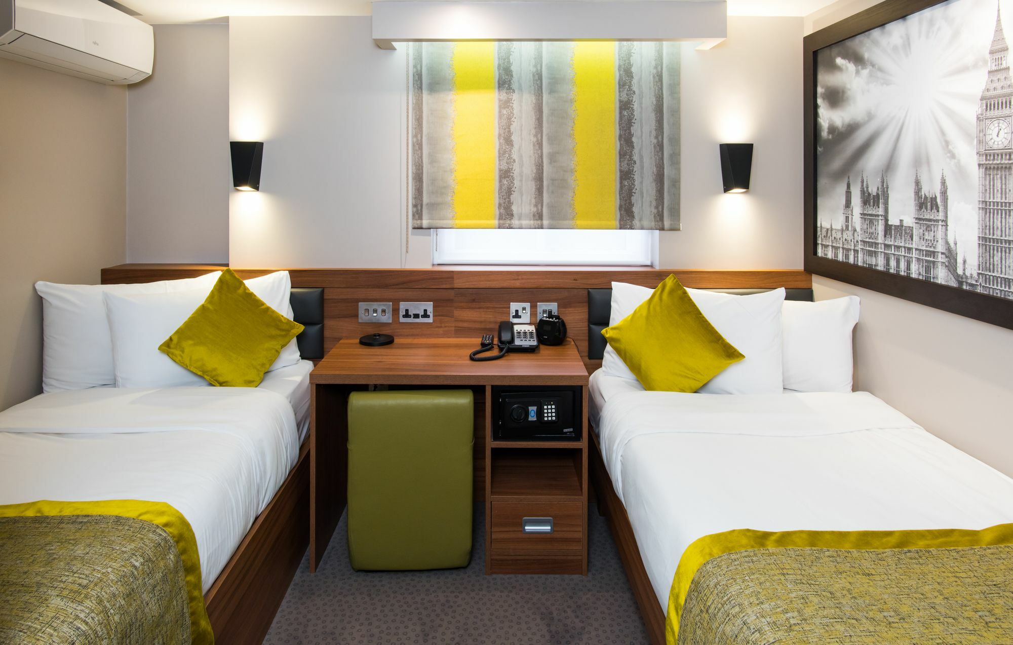 London Court Hotel Bagian luar foto